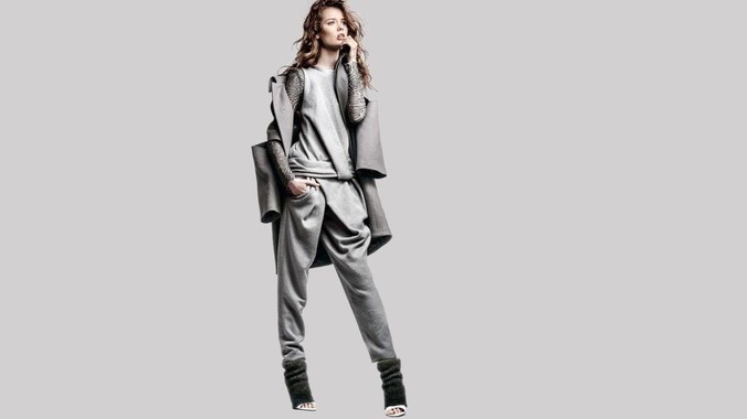 程序员不租房住车里，称三年多省了差不多十万，被质疑占用公共***，怎样看他的选择？这算占用公共***吗？